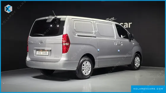 HYUNDAI STAREX VAN 3-SEATER