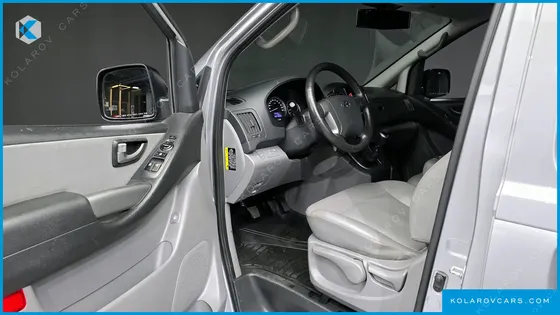 HYUNDAI STAREX VAN 3-SEATER