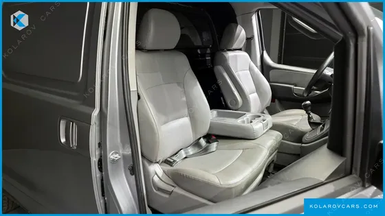 HYUNDAI STAREX VAN 3-SEATER