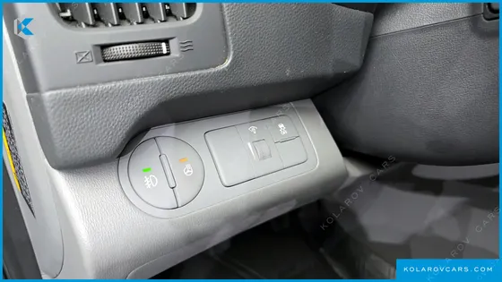 HYUNDAI STAREX VAN 3-SEATER