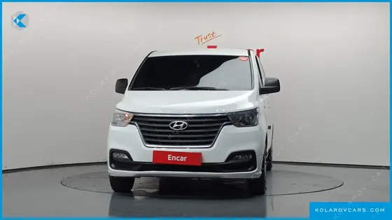 HYUNDAI STAREX VAN 5-SEATER
