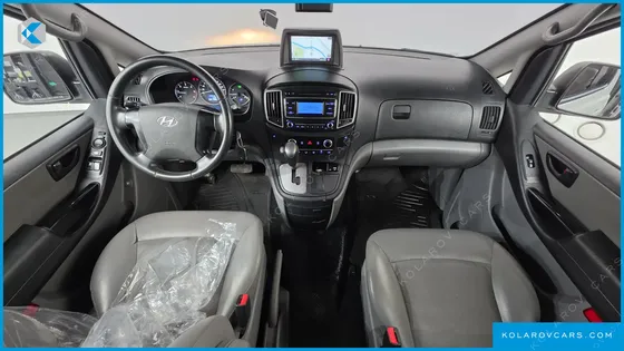 HYUNDAI STAREX VAN 5-SEATER