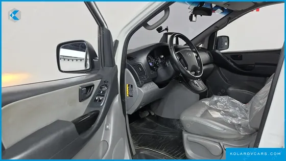 HYUNDAI STAREX VAN 5-SEATER