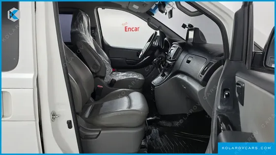 HYUNDAI STAREX VAN 5-SEATER
