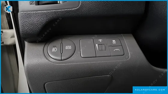 HYUNDAI STAREX VAN 5-SEATER