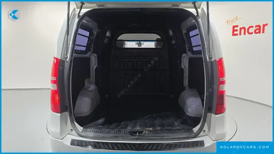 HYUNDAI STAREX VAN 5-SEATER