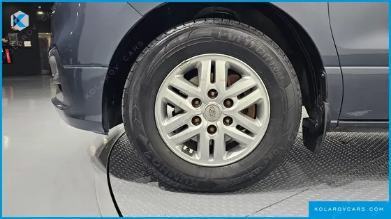 HYUNDAI STAREX VAN 5-SEATER