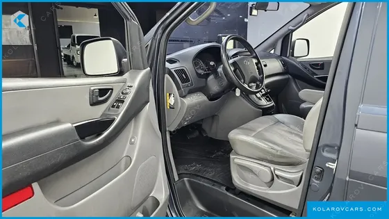 HYUNDAI STAREX VAN 5-SEATER