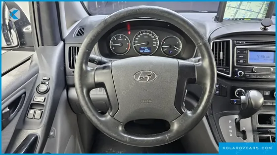 HYUNDAI STAREX VAN 5-SEATER