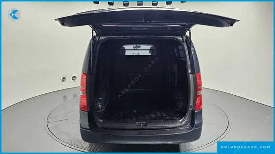 HYUNDAI STAREX VAN 5-SEATER