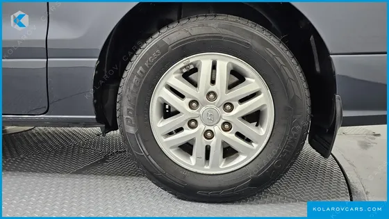 HYUNDAI STAREX VAN 5-SEATER