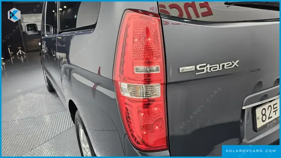 HYUNDAI STAREX VAN 5-SEATER