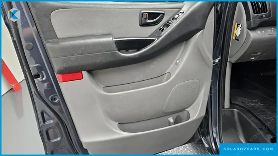 HYUNDAI STAREX VAN 5-SEATER