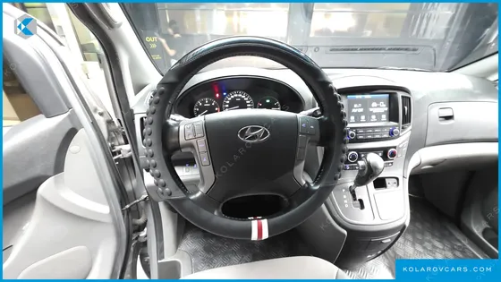 HYUNDAI STAREX VAN 3-SEATER