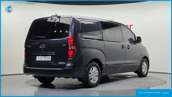HYUNDAI STAREX VAN 5-SEATER