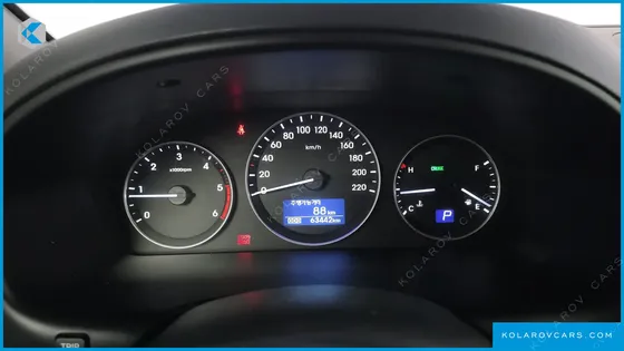 HYUNDAI STAREX VAN 5-SEATER