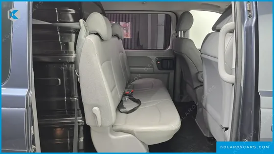 HYUNDAI STAREX VAN 5-SEATER