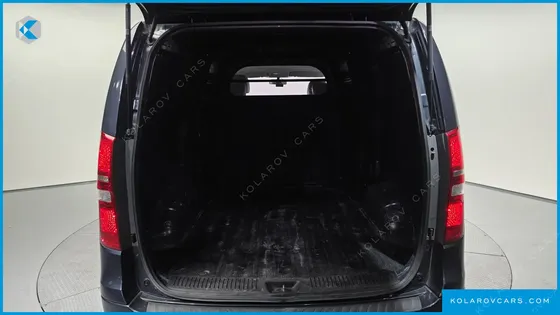 HYUNDAI STAREX VAN 5-SEATER