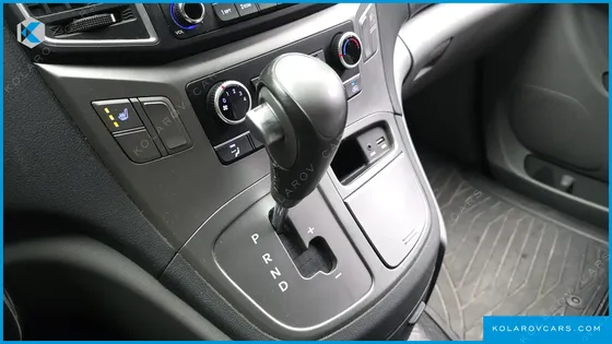 HYUNDAI STAREX VAN 3-SEATER