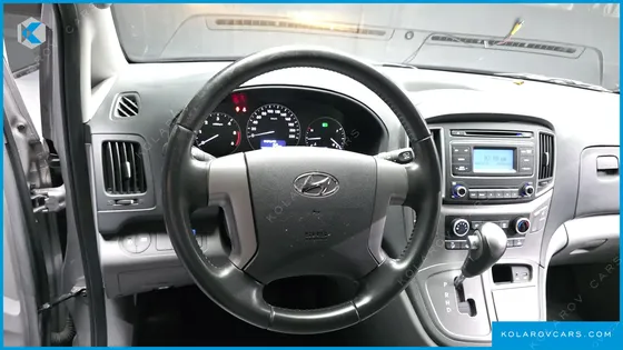 HYUNDAI STAREX VAN 3-SEATER