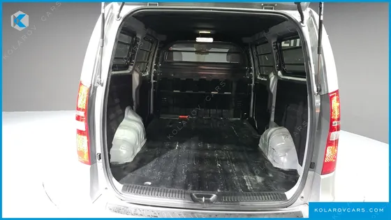HYUNDAI STAREX VAN 3-SEATER