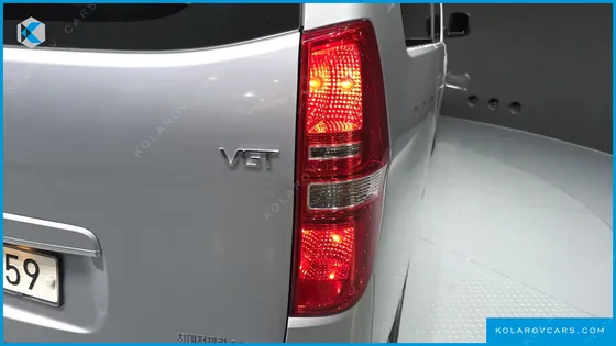 HYUNDAI STAREX VAN 3-SEATER