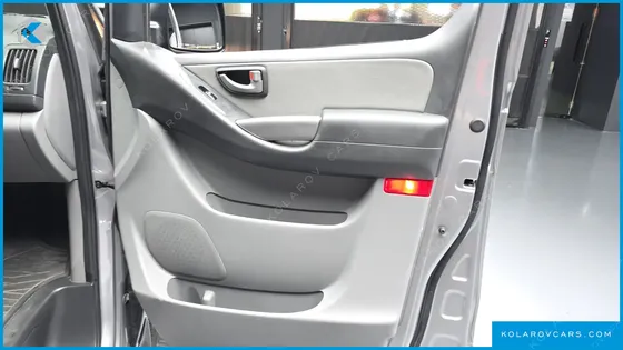 HYUNDAI STAREX VAN 3-SEATER