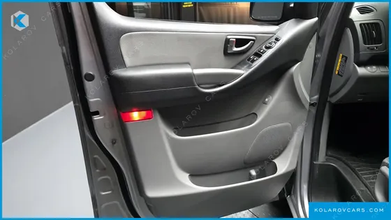HYUNDAI STAREX VAN 3-SEATER