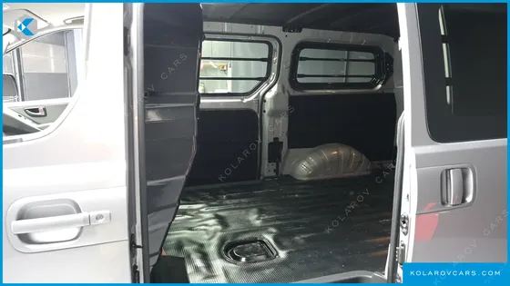HYUNDAI STAREX VAN 3-SEATER