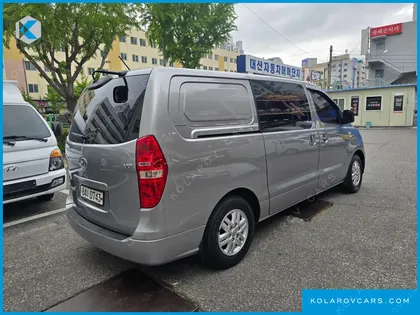 HYUNDAI STAREX VAN 5-SEATER