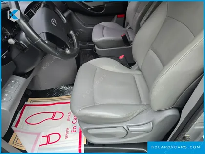 HYUNDAI STAREX VAN 5-SEATER