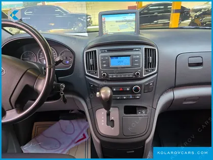 HYUNDAI STAREX VAN 5-SEATER