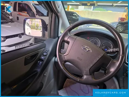 HYUNDAI STAREX VAN 5-SEATER