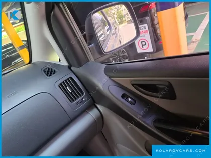 HYUNDAI STAREX VAN 5-SEATER
