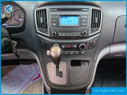 HYUNDAI STAREX VAN 5-SEATER