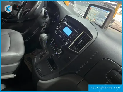 HYUNDAI STAREX VAN 5-SEATER