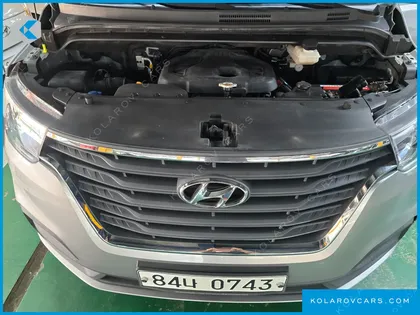 HYUNDAI STAREX VAN 5-SEATER