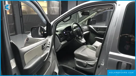 HYUNDAI STAREX VAN 3-SEATER