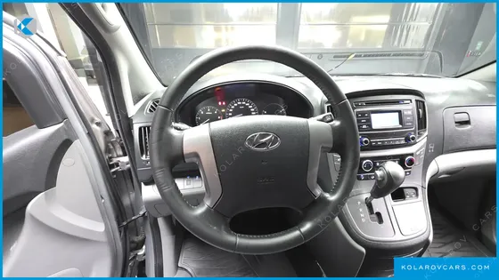 HYUNDAI STAREX VAN 3-SEATER