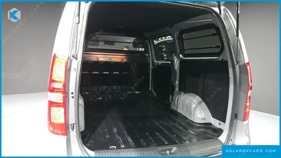 HYUNDAI STAREX VAN 3-SEATER