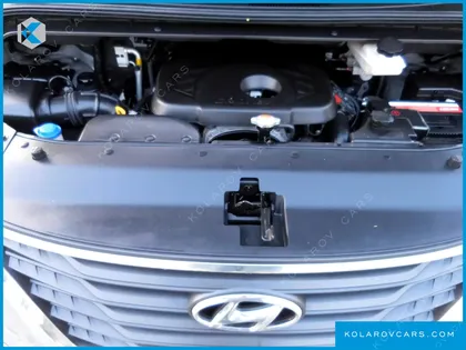 HYUNDAI STAREX VAN 3-SEATER