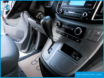 HYUNDAI STAREX VAN 3-SEATER