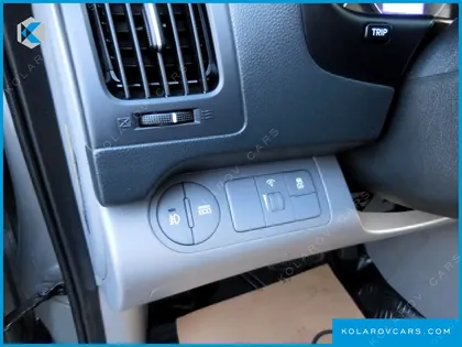 HYUNDAI STAREX VAN 3-SEATER