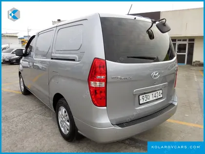 HYUNDAI STAREX VAN 3-SEATER