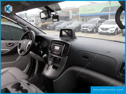HYUNDAI STAREX VAN 3-SEATER