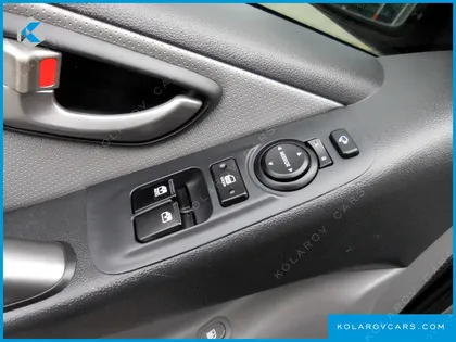 HYUNDAI STAREX VAN 3-SEATER