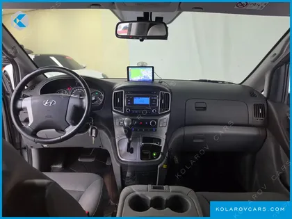 HYUNDAI STAREX VAN 3-SEATER
