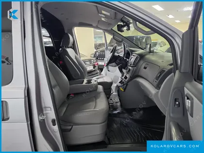 HYUNDAI STAREX VAN 3-SEATER