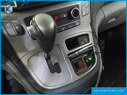 HYUNDAI STAREX VAN 3-SEATER