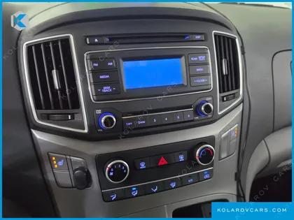 HYUNDAI STAREX VAN 3-SEATER